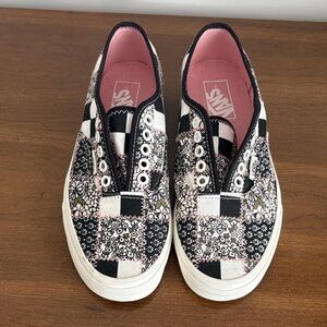 Vans Women's Black and Pink Floral Checkered Sneakers